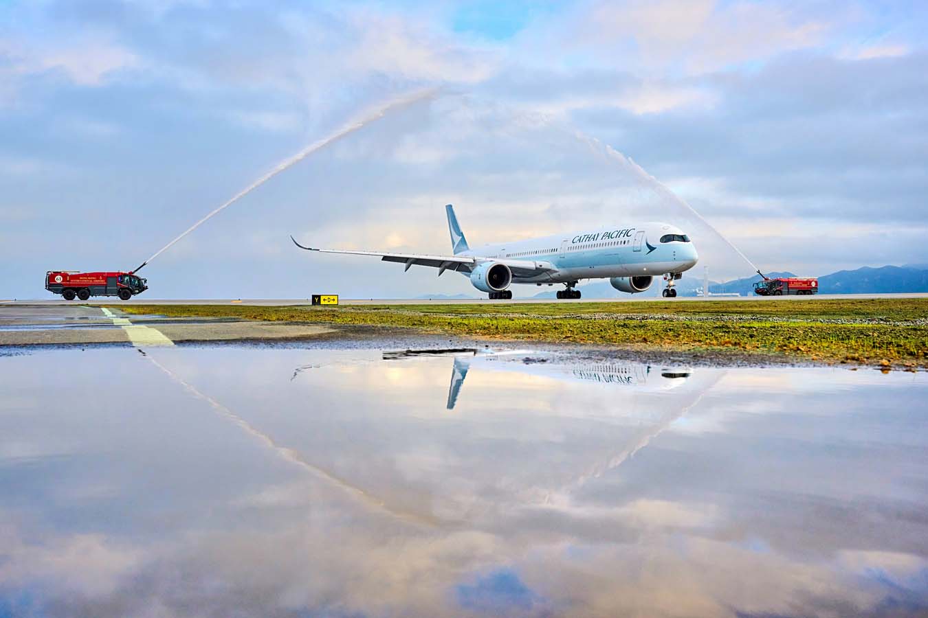 Water salute for first flight to land on the third runway of Hong Kong International Airport (2023)