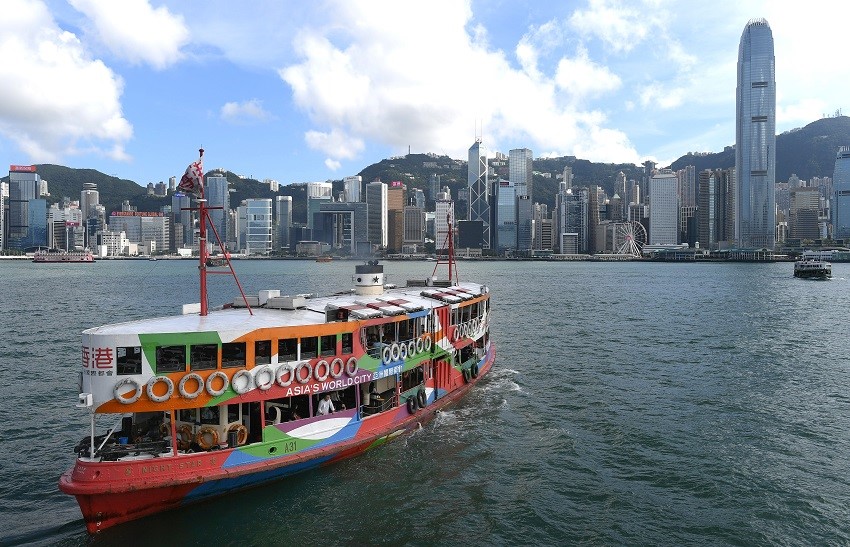 穿梭维多利亚港两岸的天星小轮 (2020)