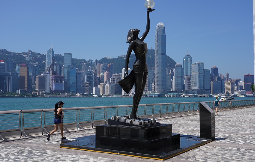 位于尖沙咀星光大道的金像奖女神铜像 (2022)