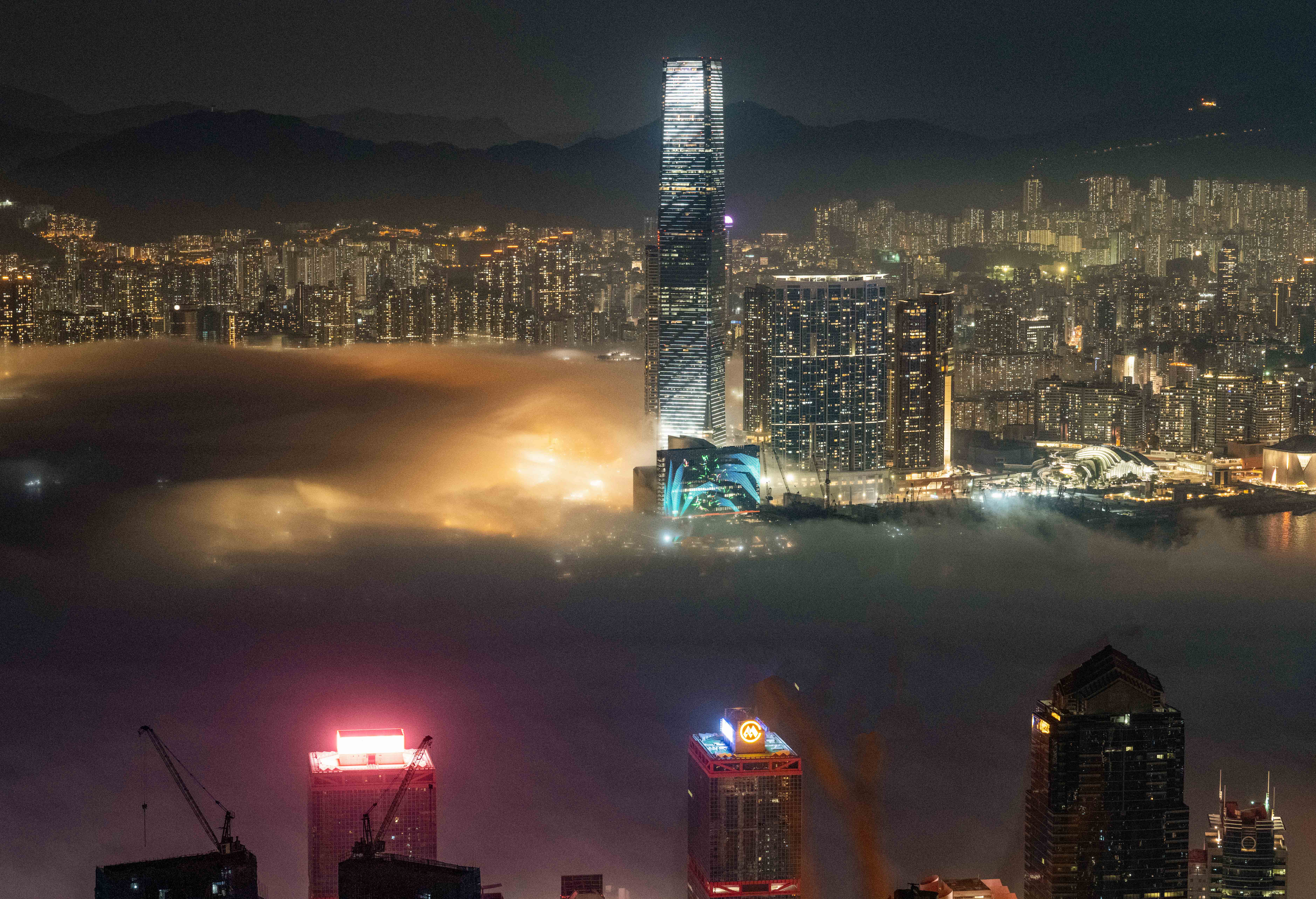 迷雾中的香港景色（2023）