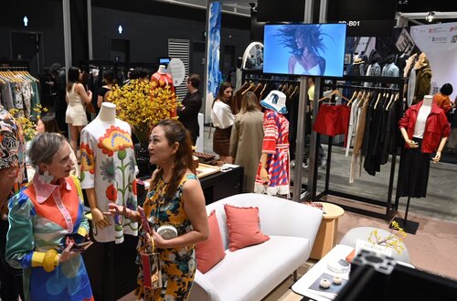 #Fashion in focus! Hong Kong's premier international fashion event, #CENTRESTAGE (Sep 3-6) is celebrating its 10th edition with top global brands, celebrated designers and trendsetters gathered at the Hong Kong Convention and Exhibition Centre. With the United Kingdom as the https://t.co/0MWmEENUKM