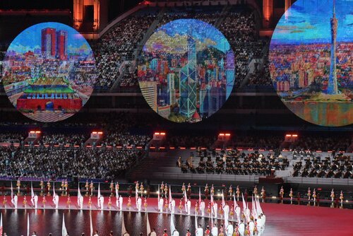 Let the Games begin! The official grand opening of the 15th National Games was held in Guangzhou yesterday (Nov 9) and attended by President Xi Jinping. Representatives from the three co-hosts, Guangdong, Hong Kong and Macao, paraded together during the opening ceremony. The 15th https://t.co/e9Toxh9hT6