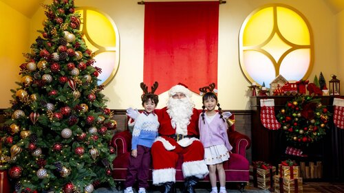 Hong Kong #WinterFest  has launched (til Jan 4, 2026), turning Central into a Winter Wonderland! Explore a sparkling Christmas Town at Statue Square Garden, featuring a majestic 20-metre Christmas tree that lights up the night. Starting Nov 28, wander through a charming Christmas https://t.co/eNO0CzcBvg
