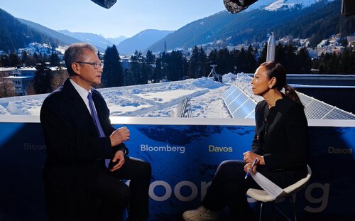 Hong Kong’s digital asset vision on the global stage. Financial Secretary Paul Chan continued his engagements at the World Economic Forum Annual Meeting in Davos yesterday (Jan 20), joining Vice Premier of the State Council He Lifeng’s Special Address and connecting with senior https://t.co/Vz2MSMILF6