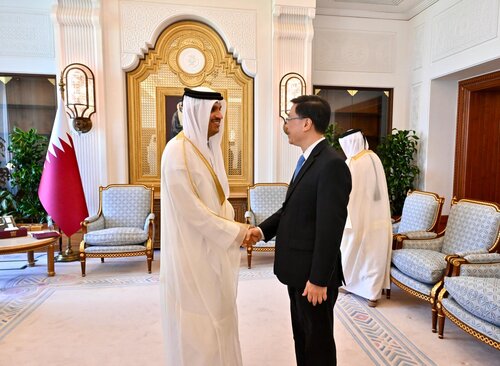 Hong Kong delegation begins high-level Middle East visit. In Qatar on the first full day of the trip (May 11), HKSAR Chief Executive John Lee met some of the country's top business leaders and government officials, including the Amir of Qatar, Tamim bin Hamad Al Thani. Mr Lee https://t.co/5fLG8fcPsn