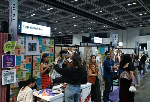 Fashion InStyle (Apr 27-30) has wrapped in style! The returning NEXT@Fashion InStyle zone gathered over 60 global exhibitors to showcase how innovative materials drive fashion's sustainability and transformation. Project ambassador Han Chong led six local designer brands to craft https://t.co/jonmtJ4Yar