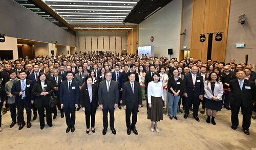 Where business blossoms! Invest Hong Kong hosted its annual welcome reception (Jun 25), bringing together more than 380 senior executives and representatives from international and Chinese Mainland enterprises. In the first half of 2026, InvestHK has assisted 413 overseas and https://t.co/Ab9HkJFfNd