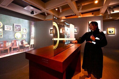 Step into the Golden Age of Cantonese Art! The "Proudly from Canton: The Muwen Tang Collection of Cantonese and Export Art" exhibition at the Hong Kong Museum of Art unveils the Muwen Tang Gallery of Cantonese and Export Art. At the inaugural exhibition, you can marvel at over https://t.co/SzR72V1wZf
