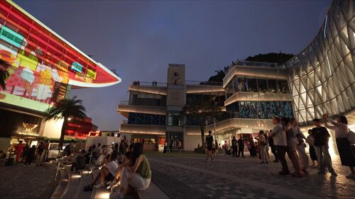 Lighting up the city! “Illuminations at The Peak” brings Hong Kong’s highest immersive 3D projection mapping spectacle to The Peak Tower, transforming this iconic vantage point into a vibrant canvas of light and stories. Journey through the city’s landmarks and cultural heritage https://t.co/oN1OyVwYgW