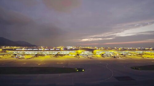 Hong Kong — where the world connects by air, land and sea! Passenger and cargo throughput at Hong Kong International Airport continue to grow, reinforcing its position as a leading international aviation hub. The port enhances its competitiveness as a transshipment hub with https://t.co/ifWDmxItcR