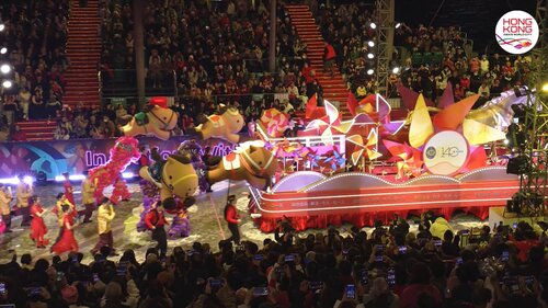 Gallop into the #YearoftheHorse with boundless energy and festive flair! From the glittering Chinese New Year Night Parade and dazzling fireworks to the glowing lantern display and festive Well-wishing Festival, the city overflows with auspicious offerings. Feel the cultural https://t.co/g8NX6nUt3L