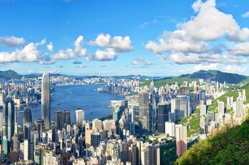 📸A run with a view! HK 50, a challenging 50km race around Hong Kong Island, has been named No.5 most scenic trail run in Asia! Selected by experienced Swedish marathon runner Moa Stahlberg, HK 50 starts from Victoria Peak and follows forest paths around the island, offering stunning views of the city all the way!   https://www.timeout.com/asia/things-to-do/most-beautiful-trail-runs-asia   #hongkong #brandhongkong #asiasworldcity #dynamic Time Out Hong Kong
