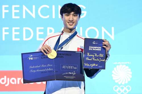恭賀香港首位劍擊世界冠軍蔡俊彥！🥇在格魯吉亞舉行的2025年世界劍擊錦標賽，27歲港將蔡俊彥於男子個人花劍取得金牌，在決賽以15：9擊敗俄羅斯的劍手，取得港隊史上第一面世錦賽金牌。👏  圖片：Fencing Association of Hong Kong, China 中國香港劍擊總會  #香港 #香港品牌 #亞洲國際都會 #世界劍擊錦標賽 #FIE