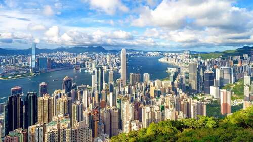香港為全球最多摩天大樓的城市！🏢香港擁有超過550座樓高150米或以上的摩天大樓，數量為全球之冠，勾畫出獨一無二的城市天際線。根據「全球高層建築和城市人居委員會（CTBUH）」的最新資料，全球十大擁有最多摩天大樓的城市中，亞洲城市佔據七席，其中深圳位列第二，美國紐約則排名第三。  了解更多： https://www.timeout.com.hk/hong-kong/hk/最新情報/香港成為全球最多摩天大樓城市-072925   #香港 #香港品牌 #亞洲國際都會 #摩天大樓