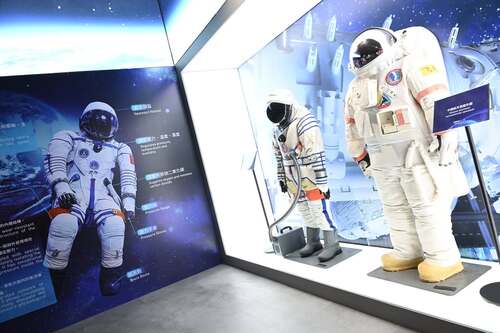 Out of this world!🚀 Discover China's groundbreaking achievements in aerospace, aviation and navigation at Endless Exploration: The Journey of Chinese Aerospace, Aviation and Navigation at the Hong Kong Science Museum (til Sep 7). Marvel at the first Hong Kong display of rare lunar soil samples from the far side and near side of the Moon, collected by Chang’e-6 and Chang’e-5. Discover the impressive 12m-tall 1:5 Long March-5 launch vehicle and dive into immersive interactive exhibits where you can experience the excitement and challenges of Mars exploration firsthand.  https://hk.science.museum/en/web/scm/exhibition/exploration2025.html   #hongkong #brandhongkong #asiasworldcity #artandculture #hongkongsciencemuseum