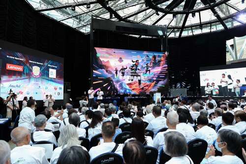 Leading digital entertainment! Cyberport's annual flagship event, the Digital Entertainment Leadership Forum (#DELF) (Sep 12-14), wrapped up successfully. Drawing over 3,800 participants, this year's forum, themed "Adventure Island: Unlock Innovation with The Missing Piece" shed light on the ground-breaking potential of technologies like AI in digital entertainment, arts, culture and sports. Featuring a vibrant mix of industry forums, innovation showcases, captivating performances, interactive workshops and thrilling e-sports tournaments, the event reinforced its position as a leading platform for advancing digital entertainment innovation.🚀  Photos: Cyberport 數碼港  #hongkong #brandhongkong #asiasworldcity #megaevents #megaHK #cyberport #DELF2025 #AI