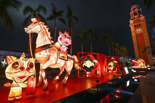 Gallop into the Year of the Horse in radiant style!🐎🏮 The stunning Chinese New Year Lantern Display is now lighting up the Hong Kong Cultural Centre Piazza.   Crafted by veteran paper crafting masters Mo Cheuk-kei and Hui Ka-hung, these dazzling lanterns feature majestic horses, bats and lions, celebrating Hong Kong’s Intangible Cultural Heritage through traditional craftsmanship and festive cheer.  Look closely, and you’ll spot intricate details inspired by Hong Kong cheongsam and traditional Chinese candy boxes — each piece bringing blessings of good fortune and success.✨   Bring your family and friends and soak in the magic of the season! Until March 15. Free admission  #hongkong #brandhongkong #asiaworldcity #megaevents #megaHK #CNY #lantern #festive