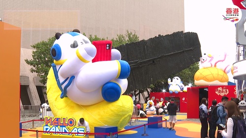 香港踏入洋溢文化、色彩與創意的季節！✨繼首次主辦電競盛事LCK Cup Finals後，全城隨即迎來藝術薈萃的月份🖼️，藝術中環展會、巴塞爾藝術展香港展會及第54屆香港藝術節接連登場，呈獻世界級演出與視覺盛宴。大家更可於一年一度的香港花卉展覽中漫步繽紛花海🌺，並在ComplexCon探索最新流行文化潮流。作為亞洲盛事之都，香港時刻精彩紛呈，魅力不絕！🌟  鳴謝： 香港藝術節協會有限公司 Hong Kong Arts Festival 香港藝術節 AXA 安盛 - Hong Kong and Macau 啟德體育園 Kai Tak Sports Park Kai Tak Sports Initiative 飛越啟德 Alibaba Entrepreneurs Fund 阿里巴巴創業者基金 Cyber Games Arena 中國旅遊集團 China Tourism Group WestK 西九文化區 香港貿易發展局 HKTDC 香港貿發局  #香港 #香港品牌 #亞洲國際都會 #活力澎湃 #盛事之都 #盛事香港