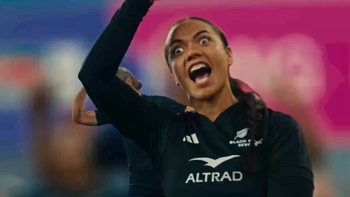 🏉香港國際七人欖球賽50周年狂歡派對! 🏉  從1976年在香港足球會3,000名球迷，到今日在全新啟德體育園每日超過40,000名觀眾，香港國際七人欖球賽過去半世紀與這座城市一同飛躍成長，躍升為亞洲頂級體育盛事和全球球迷一生必訪的經典賽事。今年4月17至19日，賽事將在獲《時代雜誌》評為2026年「全球最佳勝地」之一的啟德體育園主場館舉行，30支勁旅將上演72場激烈賽事，包括香港中國男子及女子七人欖球隊衛冕Melrose銀劍賽盃冠軍。一連三日盛會匯聚體育、娛樂、美食、狂歡與創意裝扮，歡迎大家齊聚亞洲國際都會，共慶香港七欖50周年傳奇，同享每個精彩時刻！🎉  了解更多：https://hksevens.com/zh/    #香港 #香港品牌 #亞洲國際都會 #盛事之都 #盛事香港 #香港國際七人欖球賽 #中國香港欖球總會 #啟德體育園