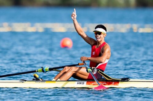🚣‍♂️Oar-some performance! Team Hong Kong, China’s rowing team led the way at the Asian Games yesterday (Sep 24) winning a total of four medals: Chiu Hin-chun topped the charts by claiming gold in the Lightweight Men's Single Sculls, while Winnie Hung took silver in the Women’s event. In the Double Sculls competition, Cheung Yuen-shan and Leung Wing-wun brought home silver in the Women’s race while Chan Tik-lun and Lam San-tung finished third in the Men’s competition.✨  Swimming star Siobhan Haughey took her personal medal tally to four by claiming silver in the Women’s 50m Freestyle. Wushu athlete Leung Yu-hong achieved the Hong Kong team’s best-ever result in the Men’s 60kg Sanda with a silver, while fencer Fong Hoi-sun bagged bronze in the Men’s Épée Individual.🤺  The Hong Kong, China Delegation has now won 23 medals — four golds, 10 silvers and nine bronzes. Let’s keep cheering our athletes on!💪🔥  Photo: Sports Federation & Olympic Committee of Hong Kong, China  #hongkong #hk #brandhongkong #asiasworldcity #dynamic #asiangames