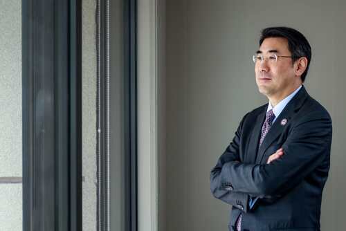 Hong Kong’s international character has built a connectivity bridge with Canada based on mutual understanding and affinity, says Alex Tam, chairman of the Canadian Chamber of Commerce in Hong Kong. Situated on the doorstep of the Chinese Mainland and just a short flight from key Asian hubs, Hong Kong offers an accessibility that makes it a magnet for Canadian enterprises seeking to scale into Asia. The city's common law framework, in addition to a strong foundation of accounting firms and other financial and business services providers, accommodates businesses’ needs and helps boost investor confidence.💼🤝 The Chamber aims to strengthen and deepen the long-standing relationship between Canada and Hong Kong, connecting people for business opportunities.🌟  Find out more: https://www.thestandard.com.hk/finance/article/335792/Hong-Kong-bridges-Canada-and-Asia-Pacific   #hongkong #brandhongkong #asiasworldcity #TheStandard #CanChamHongKong