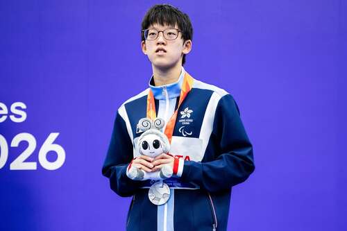 Team Hong Kong, China off to a flying start at the 5th Asian Para Games! Huge congrats to swimmer Lau Chiu-yee on clinching silver🥈 in the Women's 200m Freestyle S14, and to fellow swimmer Wong Hon-yin for powering to bronze 🥉in the Men's 200m Freestyle S14. Big applause also goes to fencing star Yu Chui-yee for securing bronze 🥉in the Women's Foil Individual Category A — all on the first day of competition! Let's cheer on Team Hong Kong, China as our athletes strive for more glory!🔥  Photos: 中國香港殘疾人奧委會 China Hong Kong Paralympic Committee  #hongkong #hk #brandhongkong #asiasworldcity #dynamic #asianparagames