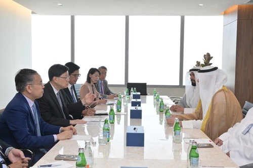 Middle East Mission Accomplished! "The visit is successful," said John Lee, Chief Executive of the HKSAR, at the end of a high-level delegation visit to Qatar and Kuwait. On the final of the trip (May 14), Mr Lee met representatives of the Kuwait Direct Investment Promotion Authority and exchanged views with local government and business leaders. He also witnessed the signing of some of the 24 MOUs and agreements exchanged between government departments, enterprises, and organisations from Hong Kong, Mainland China, and Kuwait. The visit resulted in a total of 59 MOUs and agreements, including those in both Qatar and Kuwait. Mr Lee also announced that the United Arab Emirates will grant Hong Kong 30-day visa-free access starting today (May 15), while Oman will on the same date extend its visa-free period from 10 days to 14 days. The visit is notable for being the first time for Mr Lee to lead Mainland enterprises on an outbound mission, demonstrating Hong Kong's strengths under the "one country, two systems" principle in connecting China and the world.  中東之行成果豐碩。行政長官李家超在總結香港加內地企業商貿代表團訪問卡塔爾和科威特行程時表示，今次訪問整體是成功的。訪問行程最後一日（5月14日），李家超與科威特直接投資促進局成員會面，與當地政商界領袖交流，並見證香港、內地和科威特的政府部門、企業和機構交換和宣布了24項合作備忘錄和合作協議，今次訪問與卡塔爾和科威特達成了共59項合作備忘錄和協議。李家超宣布由今日（5月15日）起，阿聯酋會給予香港30天免簽安排，阿曼亦會於同日起延長免簽入境期限，由最長10天增加至最長14天。這次商貿代表團，行政長官更首次帶領內地企業參加，目的是發揮好香港在「一國兩制」下內聯外通的優勢，通過深化國際交往合作，體現香港「超級聯繫人」和「超級增值人」的角色，做好企業「引進來、走出去」的橋樑作用。  https://www.info.gov.hk/gia/general/202505/14/P2025051400752.htm  #hongkong #brandhongkong #asiasworldcity #MiddleEast #Kuwait #香港 #香港品牌 #亞洲國際都會 #中東 #科威特