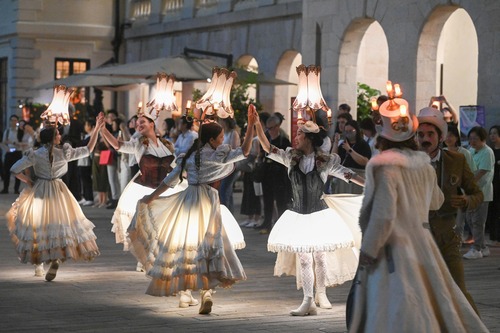 Immerse yourself in French culture in May🇫🇷🥖! Take a look at the highlights of the French May Arts Festival 2025 @frenchmayartsfest May this month: The French GourMay Food & Wine Festival (till May 31) features the distinctive French GourMay markets alongside Trampoline X Hip Hop Performance. ‘Le Bal’, a street parade blends magnificent horse-drawn carriages with dancers and acrobats, is a must-see at @taikwun.hk (till May 18). What’s more, the groundbreaking exhibition ‘The Hong Kong Jockey Club Series: Picasso for Asia—A Conversation’ co-presented by @mplusmuseum (till Jul 13), is a long-running hit in town.  每年五月，法國五月藝術節為觀眾帶來獨特的法國文化體驗🇫🇷🥖。今年法國五月於本月重點活動包括：法國五月美食薈（至5月31日），除了獨特的法國五月市集，還有彈床x嘻哈舞表演。《幻夜舞會》街頭巡遊結合華麗馬車、舞者及雜技表演，是大館不可錯過的節目（至5月18日）。此外，與M+聯合呈獻的「香港賽馬會呈獻系列：畢加索──與亞洲對話」（至7月13日）更是城中長期熱門展覽。  🔎 www.frenchmay.com  #HongKong #BrandHongKong #asiasworldcity #ArtsAndCulture #megaevents #megaHK #FrenchMay #FrenchMayArtsFestival #PicassoForAsia