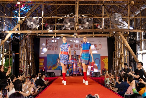 The "ICH Infinity∞" Fun Day (Jun 14-15) entertained visitors with a dynamic ICH fashion presentation, energetic lion dance performances, and the captivating artistry of Nanyin (traditional music), promoting appreciation of traditional culture. Participants experienced hands-on intangible cultural heritage through interactive booths dedicated to the technique of making Hong Kong Cheongsam and creative bamboo weaving. This initiative enabled people to connect with ICH traditions and unleash their creativity.  「非遺無限∞」同樂日已於6月14至15日圓滿結束。活動帶來一連串精彩節目，包括絢麗的非遺時裝秀、活力十足的舞獅表演及悠揚唯美的南音曲藝，全面展現香港的文化多樣性。參加者更可於互動攤位親身體驗香港中式長衫製作、創意竹編工藝等多項非物質文化遺產技藝，感受非遺文化的獨特魅力。這次活動不僅拉近市民與非遺傳統的距離，更激發了無限創意靈感！  #hongkong #brandhongkong #asiasworldcity #customsandheritage #ICH #HongKongICHMonth2025 #香港 #香港品牌 #亞洲國際都會 #節慶與文化 #香港非遺月 #非物質文化遺產 #香港處處有非遺 @lcsdplusss