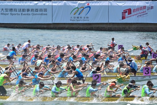 Making a splash🐉☀️! Sun Life Hong Kong International Dragon Boat Races (June 7-8) wrapped up an epic weekend of action and entertainment at Tsim Sha Tsui East Promenade. Over 190 teams from 12 countries and regions battled for glory on the water while spectators celebrated the Tuen Ng Festival in style. Beyond the races, the event dazzled with creative costumes in the Fancy Dress Competition, breathtaking Cirque du Soleil acrobatics, and a lively Dragon Boat Food Lane offering delicious festive bites, making this dynamic carnival a true celebration of sport, culture, and entertainment.  永明香港國際龍舟邀請賽於6月7至8日在尖東海濱圓滿舉行🐉☀️，為市民帶來一個精彩難忘的周末。今年賽事雲集來自12個國家及地區逾190支隊伍同場競逐，為端午節添上濃厚節慶氣氛。除了緊張刺激的龍舟競賽，大會亦精心安排多元化的娛樂活動，包括「扮嘢大賽」、由「太陽馬戲團」呈獻的精彩雜技表演，以及薈萃各地美食的「龍舟美食街」，讓觀眾盡情享受體育、文化與娛樂交融的動感嘉年華。  #hongkong #brandhongkong #asiasworldcity #festivehk #dragonboatfestival #megaevents #megaHK #dynamic #香港 #香港品牌 #亞洲國際都會 #節慶香港 #龍舟節 #端午節 #盛事之都 #盛事香港 #活力澎湃