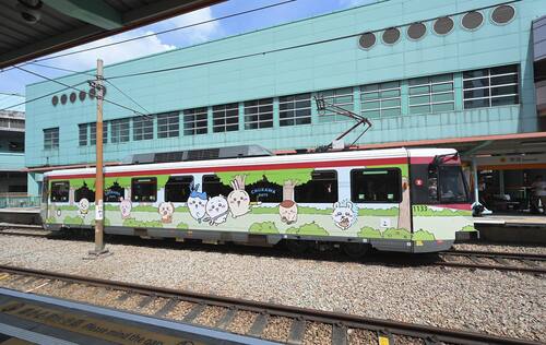 Ride the train with Chiikawa and friends! 😍Hong Kong’s MTR will run the “CHIIKAWA DAYS Themed Light Rail” from Jul 12 to Aug 31 to coincide with its “CHIIKAWA DAYS” Exhibition (Aug 1-24) at K11 MUSEA and Tsim Sha Tsui Harbourfront, presenting the cute Japanese anime characters Chiikawa, Hachiware, Usagi and friends who are taking Asia by storm. CHIIKAWA scenes will adorn the trains, inviting passengers into their whimsical world, offering photo ops and spreading joy. 📷  搭乘輕鐵，與Chiikawa和好友同遊香港！😍港鐵將於7月12日至8月31日期間推出「CHIIKAWA DAYS 主題輕鐵列車」，配合8月1日至24日在K11 MUSEA及尖沙咀海濱舉行的「CHIIKAWA DAYS」大型特展。主題輕鐵車身以人氣日本動漫角色吉伊卡哇 (Chiikawa)、小八 (Hachiware)、兔兔 (Usagi)及其朋友們作背景，帶領乘客進入他們的奇幻世界，與自己心儀的可愛角色同框打卡留念！📷  @mtrhk @arr.allrightsreserved   #hongkong #brandhongkong #asiasworldcity #megaevents #megaHK #chiikawa #香港 #香港品牌 #亞洲國際都會 #盛事之都 #盛事香港 #吉伊卡哇