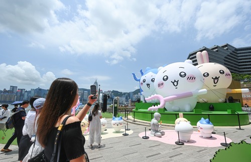 Calling all CHIIKAWA fans!📣 Step into a dreamland at the CHIIKAWA DAYS Exhibition at K11 MUSEA and Tsim Sha Tsui Harbourfront (til Aug 31) and explore immersive zones themed around CHIIKAWA's daily life—clothing, food, shelter and action. Meet over hundred adorable sculptures and a 9-meter-tall giant inflatable set that brings the manga to life. Don't miss the Hong Kong-exclusive "Yum Cha" series, turning CHIIKAWA and friends into cute Hong Kong classic dim sum dishes. 📷  Chiikawa粉絲注意！📣「CHIIKAWA DAYS」大型特展現正（至8月31日）於尖沙咀海濱和K11 MUSEA展出，讓你置身Chiikawa日常生活之中，到訪Chiikawa住所、食物之森、參與大型討伐，還有9 米高巨型吉伊卡哇、小八、兔兔；更不能錯過全新香港限定「飲茶」空間，與化身成各款香港經典點心的角色打卡。📷  @arr.allrightsreserved   #hongkong #brandhongkong #asiasworldcity #megaevents #megaHK #chiikawa #香港 #香港品牌 #亞洲國際都會 #盛事之都 #盛事香港 #吉伊卡哇