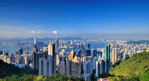 Hong Kong rises in global Smart City Index!📈 Hong Kong ranked No. 8 out of 73 cities, and No. 2 in Asia, in the ISUI Smart City Index 2025 jointly released by the International Society for Urban Informatics (ISUI) and the Otto Poon Charitable Foundation Smart Cities Research Institute of The Hong Kong Polytechnic University. Recognised for its economy, strong governance and digital services as well as environmental commitment, Hong Kong’s smart city initiatives are gaining ground. Stockholm, Sweden topped the index, which is based on 97 indicators across six dimensions: citizen, environment, social landscape, economy, infrastructure and governance. Hong Kong ranked 9th out of 50 cities in the previous index published in 2023.  香港在全球智慧城市指數中排名上升！📈 國際城市信息學會與香港理工大學潘樂陶慈善基金智慧城市研究院發佈2025年「ISUI智慧城市指數」，指數涵蓋73個城市，香港在全球位列第8位，在亞洲城市則排名第二。香港在「經濟」、「環境」及「治理」範疇獲得高度認可。該指數共設97項指標，涵蓋市民、環境、社會景觀、經濟、基礎設施及治理六大維度，瑞典斯德哥爾摩名列全球榜首。香港在2023年發佈的上屆指數中，於50個城市中排名第9位。   #hongkong #brandhongkong #asiasworldcity #businessopportunities #businessenvironment #smartcity #香港 #香港品牌 #亞洲國際都會 #營商機會 #營商環境 #智慧城市