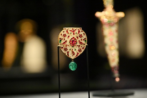 Don’t miss this first and only chance in Asia to discover the splendour of the Mughal dynasty.👑 In a landmark collaboration with London’s Victoria and Albert Museum, the Hong Kong Palace Museum is staging "The Hong Kong Jockey Club Series: Treasures of the Mughal Court from the Victoria and Albert Museum" (Aug 6, 2025 – Feb 23, 2026). This exclusive collection of imperial jewels, exquisite textiles, art, weaponry and more, offers a rare glimpse into the golden era of one of the world’s most influential dynasties (1526-1857). The exhibition also showcases the artistic exchanges between China and the Mughal court, prompting fresh dialogue on arts and culture of a bygone era. Get your tickets now!   不要錯過親睹莫臥兒王朝藝術瑰寶的機會！👑 香港故宮文化博物館與倫敦維多利亞與艾爾伯特博物館聯合主辦，「香港賽馬會呈獻系列：莫臥兒王朝瑰寶——英國維多利亞與艾爾伯特博物館珍藏」現正開放（8月6日至2026年2月23日），展覽精選莫臥兒王朝（1526–1857年）黃金時代的藝術瑰寶，涵蓋珠寶、紡織品、繪畫、兵器等多個類別，亦展示中國與莫臥兒宮廷之間的藝術交流，延續古今藝術文化對話。  #hongkong #brandhongkong #asiasworldcity #megaevents #megaHK #HongKongPalaceMuseum #HKPM #mughaldynasty #香港 #香港品牌 #亞洲國際都會 #盛事之都 #盛事香港 #香港故宮文化博物館 #英國維多利亞與艾爾伯特博物館 #莫臥兒王朝