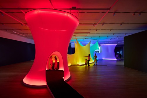 Dreamscapes unfold!💭 M+, Asia’s global museum of contemporary visual culture in the West Kowloon Cultural District, presents "Dream Rooms: Environments by Women Artists 1950s–Now". This exhibition, running until 18 Jan 2026, features 12 installations by trailblazing women artists from Asia, Europe, and North and South America from the 1950s to the present. These immersive, multi-sensory works invite visitors to enter and interact with the space, underscoring that art is a mind-body experience. Enter the dream rooms and be swept away. 🌟  Photo: M+  夢境展開！💭 位於西九文化區、亞洲全球性當代視覺文化博物館M+呈獻「身臨夢境：1950年代至今的女性藝術家環境作品」，展期至2026年1月18日。展覽展出1950年代至今來自亞洲、歐洲和南北美洲十二位女性藝術先驅的環境藝術作品。這些沉浸式的多感官作品邀請觀眾進入並與空間互動，強調藝術是身心靈的共鳴體驗。歡迎大家走進夢境房間，感受藝術的魅力！🌟  照片：M+  @mplusmuseum   #hongkong #hk #brandhongkong #asiasworldcity #megaevents #megaHK #artsandculture #DreamRooms #香港 #香港品牌 #亞洲國際都會 #盛事之都 #盛事香港 #藝術與文化 #身臨夢境