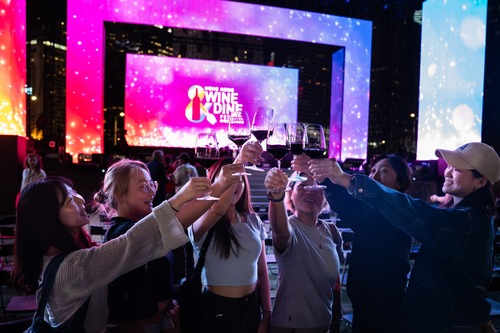 A foodtastic festival! As the final toast was raised at the Hong Kong Wine & Dine Festival (Oct 23–26), more than 160,000 locals and tourists bade farewell to an unforgettable four-day culinary celebration. From savouring a diverse selection of fine wines🍷 and gourmet cuisine to enjoying nightly live performances, attendees fully immersed themselves in Hong Kong's vibrant nightlife. The festival not only saw a more than 30% increase in average daily visits compared to last year, it also reinforced Hong Kong's reputation as a "City of Gastronomy”. Cheers😍!  Photos 1 - 3: @discoverhongkong   美酒佳餚匯聚香港！一連四日的香港美酒佳餚巡禮（10月23-26日）圓滿落幕，吸引逾16萬名市民與旅客入場，享受環球精選佳釀美饌🍷、「夜幕音樂表演」，在維港夜色映襯下盡情投入香港繽紛夜生活。今屆平均每日入場人次較去年躍升逾三成，再次鞏固香港作為「美食之都」的地位😍。  相片1-3：香港旅遊發展局  #brandhongkong #asiasworldcity #hongkong #wineanddinefestival #megaevents #megaHK #香港 #香港品牌 #亞洲國際都會 #活力香港 #盛事之都 #盛事香港 #香港美酒佳餚巡禮 #美酒佳餚