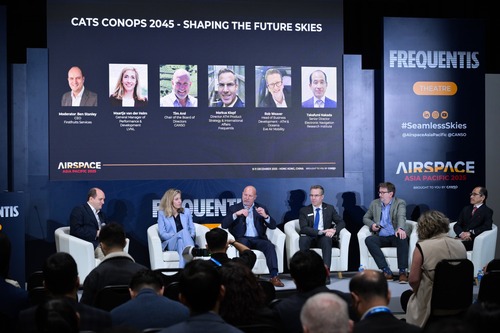 ✈️Airspace Asia Pacific 2025 completed its successful debut at AsiaWorld-Expo (Dec 11), reinforcing Hong Kong's status as an international aviation hub.✨ As the first Asia-Pacific exhibition and conference under Airspace World, the event, themed "Shaping the Future of Asia Pacific's Skies" gathered more than 2,000 decision-makers from the global airspace community including air navigation service providers, professionals, regulatory bodies and innovative technology companies. Also, over 70 exhibitors presented cutting-edge technologies ranging from AI applications to low-altitude traffic management, driving a safe, seamless and green airspace.   Photos: Civil Aviation Department  ✈️亞太航空空域展覽暨會議於亞洲國際博覽館圓滿結束（12月11日），進一步鞏固了香港作為國際航空樞紐的地位。✨作為世界空域博覽會旗下首個亞太區展覽和會議，是次盛事以「塑造亞太天空的未來」為主題，匯聚超過2 000名來自全球的空中航行服務機構決策者、專業人士、監管機構，以及創新科技公司。超過70家參展商展示多項前沿科技，涵蓋人工智能應用及低空交通管理等範疇，致力打造安全、無縫和綠色的空域。  相片： 民航處   #hongkong #hk #brandhongkong #asiasworldcity #AirspaceAsiaPacific #AviationInnovation #香港 #香港品牌 #亞洲國際都會 #亞太航空空域展覽暨會議 #空域創新