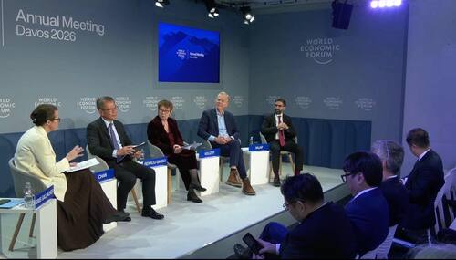 Before rounding up his visit to Davos, Switzerland to attend the World Economic Forum Annual Meeting, Financial Secretary Paul Chan (Jan 22) attended a thematic session ”How to Finance Decarbonization?“. He highlighted Hong Kong’s progress towards achieving carbon neutrality by 2050 with strategies that include providing tax concessions for electric vehicles, incentives for green buildings and financial support for trials of innovative technologies such as sustainable hydrogen-powered transport. Mr Chan also held a series of meetings with top executives to exchange views on the current global economic and market situation and share Hong Kong‘s perspectives. https://www.info.gov.hk/gia/general/202601/23/P2026012300134.htm   財政司司長陳茂波（1月22日）在瑞士達沃斯參與世界經濟論壇年會的活動，在行程結束前他出席題為「如何為減碳項目融資」的專題會議，分享香港2050年實現碳中和的目標以及實踐的策略，包括為電動車提供稅務減免、為綠色建築提供誘因以及為可持續氫能交通工具等的試驗提供財政支持。陳茂波亦與各地政商及國際組織領袖會面，就當前環球經濟、市場情況交換意見，並分享香港的觀點。 https://www.info.gov.hk/gia/general/202601/23/P2026012300133.htm   #hongkong #brandhongkong #asiasworldcity #FinancialServices #WEF #香港 #香港品牌 #亞洲國際都會 #金融服務 #世界經濟論壇年會