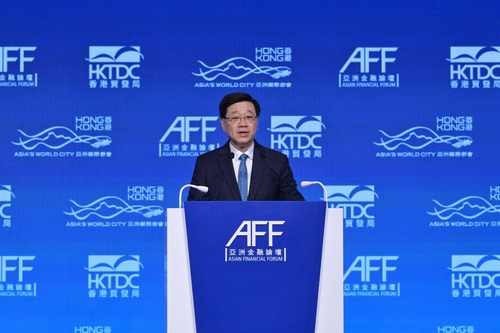 The 19th Asian Financial Forum (Jan  26–27), Asia's flagship international financial event, has gathered over 3,600 influential leaders from more than 60 countries and regions at the Hong Kong Convention and Exhibition Centre. Themed "Co-creating New Horizons Amid an Evolving Landscape", the two-day forum features high-level discussions on key financial and economic trends, including fintech, green finance, insurance and risk management. The Hong Kong SAR Government's Financial Services and the Treasury Bureau signed a co-operation agreement with the Shanghai Gold Exchange during the forum (Jan 26), marking a new milestone in deepening co-operation between the gold markets of Hong Kong and Shanghai.🌟  亞洲國際金融盛事——第十九屆亞洲金融論壇於1月26至27日在香港會議展覽中心舉行，匯聚超過3 600位來自60多個國家或地區的與會者。 一連兩天的論壇以「變局中協力　新局中多贏」為主題，聚焦金融科技、綠色金融、保險與風險管理等議題。財經事務及庫務局在亞洲金融論壇上與上海黃金交易所簽訂合作協議（1月26日），標誌滬港兩地黃金市場深化合作邁向新里程。🌟  #hongkong #brandhongkong #asiasworldcity #financialservices #AsianFinancialForum #AFF2026 #香港 #香港品牌 #亞洲國際都會 #金融服務 #亞洲金融論壇 #AFF2026