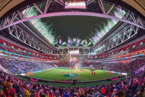 Pearl of the Orient shines bright! Hong Kong's magnificent Kai Tak Stadium ranked 8th among 28 shortlisted global entries in the 16th edition of Stadium of the Year, published by Polish website StadiumDB. Based on public feedback of sports stadiums opened in 2025, Kai Tak Stadium, with its eye-catching "Pearl of the Orient" design concept, garnered 5,970 points. Designed by Populous, this 50,000-seat landmark caters for a wide range of sports and entertainment events with key features that include a retractable roof, a "window" overlooking Victoria Harbour, and a unique facade consisting of some 27,000 aluminum panels that shimmer in various colours. Take a look!✨  「東方之珠」設計綻放光彩！香港地標啟德體育園主場館於波蘭網站StadiumDB舉辦的第16屆「最佳球場」評選中，在28座入圍場館中排名第8，成績亮眼。是次評選根據公眾對2025年啟用場館的評價作出排名，以「東方之珠」為設計概念的啟德主場館獲得5,970分。這座可容納50,000名觀眾的地標場館由建築設計事務所Populous設計，適合舉辦多元體育及娛樂盛事，場館設有開合式上蓋、可眺望維多利亞港景致的特色設計，以及由約27,000塊鋁質面板組成的獨特外牆，在光線映照下展現不同色彩，盡顯香港現代建築的非凡魅力。✨  #hongkong #brandhongkong #asiasworldcity #dynamichk #KaiTakSportsPark #beststadium #香港 #香港品牌 #亞洲國際都會 #活力澎湃 #盛事之都 #盛事香港 #啟德體育園