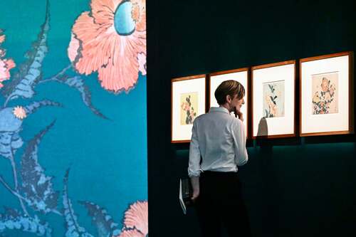 Where does your garden grow🌿? "Blooming: The Art of Gardens in East and West" at the Hong Kong Museum of Art (HKMoA) (til Jul 29) unveils 106 exquisite works—paintings, prints, lacquerware, sculptures, ceramics and glassware—gathered for the first time in Hong Kong from Beijing's Palace Museum, the Art Institute of Chicago, Palace of Versailles and HKMoA🎨. Curated through lush themes of garden landscapes, leisurely pursuits and garden-inspired artworks, it sweeps you into imperial paradises of Emperor Qianlong and Louis XIV of France, crowned by an immersive Orchid Pavilion Gathering in the education corner, showcasing Hong Kong's vivid window into Chinese-Western cultural exchange.✨ https://hk.art.museum/en/web/ma/exhibitions-and-events/blooming-the-art-of-gardens-in-east-and-west.html  香港藝術館現正舉行「園美生活──中外園林藝術」展覽🌿（展期至7月29日），首度在香港匯聚來自北京故宮博物院、美國芝加哥藝術博物館、法國凡爾賽宮及香港藝術館合共106件套精選展品，涵蓋繪畫、版畫、漆器、雕塑、陶瓷器、玻璃器🎨。展覽圍繞「造園」、「遊園」和「賞園」三重意境，引領觀眾走進清帝乾隆和法國國王路易十四的宮廷花園，並於教育角特設沉浸式體驗，重新演繹經典蘭亭雅集場景，展現香港作為中西文化交流窗口的獨特魅力。✨ https://hk.art.museum/tc/web/ma/exhibitions-and-events/blooming-the-art-of-gardens-in-east-and-west.html  @hkmoa #hongkong #brandhongkong #asiasworldcity #megaevents #megaHK #artsandculture #香港 #香港品牌 #亞洲國際都會 #盛事之都 #盛事香港 #藝術與文化