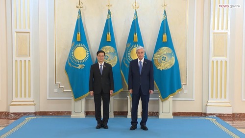 Chief Executive John Lee yesterday (Jun 1) kicked off a five-day trip to Central Asia. He's leading a large delegation of over 70 enterprise and professional representatives from Hong Kong and the Chinese Mainland to strengthen bilateral relations and promote Hong Kong's advantages in Kazakhstan and Uzbekistan. In Astana on the first day of his visit, Mr Lee met with leaders and government officials of Kazakhstan, including the Deputy Prime Minister and Minister of National Economy of Kazakhstan, Serik Zhumangarin and President of Kazakhstan, Kassym-Jomart Tokayev, to exchange views on deepening bilateral relations. Mr Lee led delegation members to visit the Astana Hub, a local technology and innovation park, and the Astana International Financial Centre. He also witnessed the exchange of several memoranda of understanding (MoUs) between organisations from both sides.  https://www.info.gov.hk/gia/general/202606/01/P2026060100604.htm  行政長官李家超昨日（6月1日）展開為期五天的中亞訪問行程，率領由香港和內地70多名企業和專業代表組成的商貿代表團，訪問哈薩克斯坦和烏茲別克斯坦，以深化雙邊關係，並推廣香港的營商優勢。 訪問首日，李家超在阿斯塔納與哈薩克斯坦領導人和官員會面，包括副總理兼國家經濟部部長朱曼哈林及總統托卡耶夫，就深化雙邊關係交流意見。李家超率領代表團成員到訪當地科技和創新園區阿斯塔納樞紐及阿斯塔納國際金融中心。李家超亦見證香港和哈薩克斯坦雙方機構交換多份合作備忘錄。  https://www.info.gov.hk/gia/general/202606/01/P2026060100602.htm  #hongkong #brandhongkong #asiasworldcity #CentralAsia #Kazakhstan #香港 #香港品牌 #亞洲國際都會 #中亞 #哈薩克斯坦