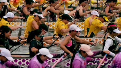 Dragon boat fans - Attention, please!📣 To celebrate the 50th anniversary of the Sun Life Hong Kong International Dragon Boat Races, the Dragon Boat Festival at Tsim Sha Tsui Promenade has been upgraded and expanded to become a day-night carnival spanning 13 days (Jun 19 – Jul 1), with food stalls, themed photo spots and live performances adding to the festive atmosphere.🎉 The excitement reaches a peak on Jun 27–28, when more than 220 dragon boat teams from 16 countries and regions race for top honours in Victoria Harbour🐉🚣‍♂️, while the new “50th Anniversary Fishermen Invitational Cup” brings local fishermen teams to the water in traditional wooden dragon boats.✨  This landmark year also marks the return of the International Dragon Boat Federation to Hong Kong, with the relocation of its global headquarters and incorporation in the city, setting the stage for the sport’s next phase of international growth. https://www.discoverhongkong.com/eng/events/dragon-boat-festival.html   Video: Hong Kong Tourism Board @discoverhongkong   龍舟迷注意！📣為慶祝「永明香港國際龍舟邀請賽」50周年，尖沙咀海濱的龍舟嘉年華今年全面升級，打造橫跨13日（6月19日至7月1日）的夏日盛會，帶來美食攤位、主題打卡熱點及現場表演，為香港這個亞洲盛事之都注入濃厚節慶氣氛。🎉焦點賽事將於6月27至28日登場，屆時來自16個國家及地區、超過220支龍舟隊伍將雲集維多利亞港，角逐終極殊榮🐉🚣‍♂️；全新設立的「50周年漁民盃」將邀請本地漁民隊伍以傳統木製龍舟出戰，展現地道龍舟文化。今年適逢賽事踏入重要里程碑，「國際龍舟聯合會」的總部亦遷駐香港，助力龍舟運動邁向國際新里程。✨ https://www.discoverhongkong.com/tc/events/dragon-boat-festival.html   影片：香港旅遊發展局  #hongkong #brandhongkong #asiasworldcity #megaevents #megaHK #dynamic #dragonboat #香港 #香港品牌 #亞洲國際都會 #盛事之都 #盛事香港 #活力澎湃 #龍舟