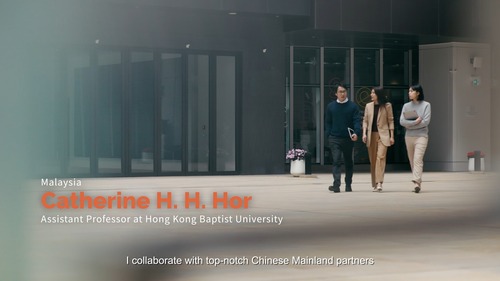 “The city serves as a perfect gateway between the Chinese Mainland and overseas markets.” says Dr Catherine H.H. Hor, Assistant Professor in the Department of Chemistry at Hong Kong Baptist University.🌟 Originally from Malaysia, Dr Hor chose to advance her career in Hong Kong after gaining international research experience in Singapore. Hong Kong’s unique role as a global gateway enables her to seamlessly collaborate with top-tier scientific partners and international scholars.🤝 Beyond academia, Dr Hor contributes her expertise to public-interest initiatives, supporting community education and creating meaningful impact. Watch the video to see how Hong Kong empowers talents to thrive in both career and life.💼   Video: Hong Kong Talent Engage @hktalentengage   香港浸會大學化學系助理教授許鳳環博士表示：「香港是連接中國內地與海外市場的完美門戶。」🌟來自馬來西亞的許博士曾於新加坡從事科研工作，其後選擇來港進一步拓展她的事業。香港作為連接中國內地與海外市場的完美門戶，讓她得以與頂尖科研機構及國際學者緊密合作。🤝許博士不僅專注於學術研究，亦積極參與公民活動，運用專業知識推動社區教育。立即觀看影片，了解香港如何助力人才在事業與生活中蓬勃發展。💼   影片：香港人才服務辦公室   #hongkong #brandhongkong #asiasworldcity #hongkongtalentengage #HKTE #香港 #香港品牌 #亞洲國際都會 #香港人才服務辦公室 #人才
