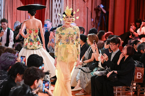 The grand flagship programme of the Hong Kong Fashion Fest, “VIRTUOSE: The Artistry of Couture 2026” was staged yesterday (Sep 1) at the Hong Kong Palace Museum.✨ Four exceptional designers from Spain, Vietnam and Hong Kong showcased 40 meticulously crafted couture ensembles across two shows, delivering a stunning visual feast for fashion lovers in Hong Kong and beyond. More than a fashion show, VIRTUOSE 2026 is an artistic dialogue that transcends cultures and borders, affirming Hong Kong's status as a vibrant nexus where East meets West in style and vision. More exciting events from Hong Kong Fashion Fest coming soon — stay tuned!🌟  Photo: VIRTUOSE  香港時裝薈旗艦盛事《VIRTUOSE：高級訂製的藝術2026》昨日（9月1日）於香港故宮文化博物館盛大舉行。✨來自西班牙、越南及香港的4位傑出時裝設計師，於兩場匯演中呈獻共40套匠心打造的高級訂製服作品，為香港與各地時尚愛好者帶來驚艷的視覺盛宴。2026年《VIRTUOSE》不只是一場時裝表演，更是一場跨越文化與地域界限的藝術對話，標誌了香港作為重要時尚樞紐和東西方文化橋樑的國際地位。香港時裝薈更多精彩活動即將登場，敬請期待！🌟  相片：VIRTUOSE  #hongkong #brandhongkong #asiasworldcity #megaevents #megaHK #artsandculture #HongKongFashionFest #hkfashionfest #VIRTUOSE #香港 #香港品牌 #亞洲國際都會 #盛事之都 #盛事香港 #藝術與文化 #香港時裝薈