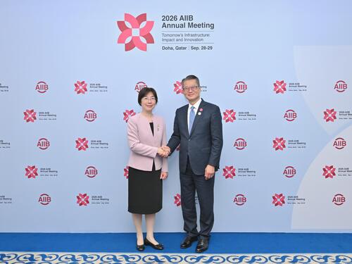 Hong Kong’s Financial Secretary Paul Chan arrived in Doha, Qatar yesterday (September 27, Doha time) to attend the Asian Infrastructure Investment Bank (AIIB) Annual Meeting, and promote business and financial ties with Qatar. Mr Chan met with the President and Chair of the Board of Directors of the AIIB, Ms Zou Jiayi, and welcomed the AIIB's establishment of an office in Hong Kong. He looked forward to expanding co-operation between the two sides to areas such as catastrophe bond issuance, green and transition finance, technology and innovation, and talent training. The Financial Secretary also met Qatar's Minister of Finance, H.E. Ali bin Ahmed Al Kuwari and a number of the country’s political, business, financial, investment and corporate leaders to exchange views on deepening bilateral co-operation.  https://www.info.gov.hk/gia/general/202609/28/P2026092800043.htm  財政司司長陳茂波昨日（多哈時間九月二十七日）抵達卡塔爾多哈出席亞洲基礎設施投資銀行（亞投行）年會，並展開訪問行程促進與卡塔爾商業及金融的聯繫。他與亞投行行長兼董事會主席鄒加怡會面並歡迎亞投行在香港設立辦事處，並期望雙方合作擴展至巨災債券發行、綠色和轉型金融，科技創新，以及人才培訓等領域。陳茂波亦與卡塔爾財政大臣H.E. Ali bin Ahmed Al Kuwari，以及該國多位政商、金融、投資及企業界人士會面，就深化合作交換意見。  https://www.info.gov.hk/gia/general/202609/28/P2026092800042.htm  #hongkong #brandhongkong #asiasworldcity #AIIB #香港 #香港品牌 #亞洲國際都會 #亞洲基礎設施投資銀行