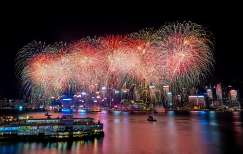 A sky full of wonder to celebrate our nation!🎆✨ Hundreds of thousands gathered on both sides of Victoria Harbour (Oct 1) to witness a breathtaking National Day Fireworks Display, lighting up the Hong Kong skyline as we celebrated the 77th anniversary of the founding of the People's Republic of China!   More than 30,000 shells were fired in this dazzling extravaganza, themed "Eternal Radiance Fireworks in Bloom, Illuminating our Country" -- a stunning spectacle comprising eight scenes. The grand finale, "Celebration to our Prosperous Nation," delivered a spectacular burst of red and gold fireworks like the rising sun, conveying our best wishes for the country's continued prosperity and for Hong Kong to shine even brighter in the years ahead.🎉👏  燦爛煙花賀國慶！🎆✨歷時23分鐘的國慶煙花匯演於10月1日晚閃耀維多利亞港，慶祝中華人民共和國成立77周年。大量觀眾聚集在維港兩岸欣賞煙花。這場以「永明煙花 綻放中華」為主題的璀璨盛宴合共燃放超過3萬枚煙花，匯演共分為八個篇章。壓軸一幕《旭陽高照慶華年》大量紅色、金色煙花如朝陽綻放，祝願國家繁榮昌盛，香港光耀向前。🎉👏  #hongkong #brandhongkong #asiasworldcity #megaevents #megaHK #NationalDay #NationalDayFireworks2026 #VictoriaHarbour #fireworks #香港 #香港品牌 #亞洲國際都會 #盛事之都 #盛事香港 #國慶 #國慶煙花匯演2026 #維多利亞港 #煙花