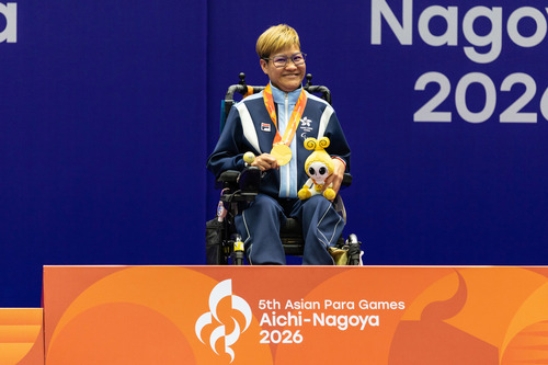 Hong Kong strikes gold at the 5th Asian Para Games🥇! Boccia star Vivian Lau gave Team Hong Kong, China its first gold of the games (Oct 21) by winning the Women's Individual-BC4 event, while teammates Yeung Hiu-lam, Leung Yuk-wing and Cheung Yuen each took silver in the Women's Individual-BC2, Men's Individual-BC4 and Women's Individual-BC4 events respectively. John Loung grabbed the boccia team’s fifth medal of the day by taking bronze in the Men's Individual-BC1.   In the pool🏊‍♀️, Ng Cheuk-yan powered to silver in the Women's 50m Butterfly S7 with a personal best, and Hung Wing-long claimed bronze in the Men's 100m Breaststroke SB14. Fencing stars Yu Chui-yee and Tong Nga-ting also added bronze medals in the Women's Epee Individual Category A and Category B events🤺. 1 gold, 4 silvers and 4 bronze medals in one day — Team Hong Kong, China continues to shine!  Photo: China Hong Kong Paralympic Committee  香港在第5屆亞洲殘疾人運動會勇奪首金🥇 ！硬地滾球運動員劉慧茵昨日（10月21日）於女子BC4級個人賽摘金，為中國香港代表隊贏得今屆賽事首面金牌；隊友楊曉林、梁育榮、張沅亦分別在女子BC2級、男子BC4級及女子BC4級個人賽各奪一面銀牌，龍子健則在男子BC1級個人賽摘銅，令硬地滾球隊單日收穫5面獎牌。游泳方面🏊‍♀️，吳卓恩在女子S7級50米蝶泳游出個人最佳成績並勇奪銀牌，洪泳朗則摘下男子SB14級100米蛙泳銅牌；劍擊名將余翠怡及湯雅婷同樣表現出色，分別在女子A級及B級重劍個人賽再添銅牌🤺。中國香港代表隊單日豪取1金4銀4銅，為港再添光彩！  相片：中國香港殘疾人奧委會  #hongkong #hk #brandhongkong #asiasworldcity #dynamic #asianparagames #香港 #香港品牌 #亞洲國際都會 #活力澎湃 #亞洲殘疾人運動會 #亞殘運會