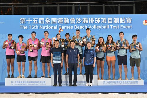 第十五届全国运动会沙滩排球测试赛于4月18日至20日顺利完成[鼓掌]！赛事于维多利亚公园举行，共吸引九队男子队伍及八队女子队伍参加。经过激烈的分组赛及淘汰赛后，最终由王沛林和庄纪来夺得男子组冠军，曾岳羚和黄雯靖则摘下女子组冠军。是次测试赛亦为11月举行的全运会作演练，约有1,300名全运义工在 ​