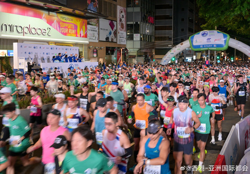 全城投入渣马！渣打香港马拉松（渣马）已圆满结束（1月18日），约有7万名跑手参加，四分之一为非本地跑手，当中42位为国际精英跑手，包括金标跑手，与本地精英跑手一起竞赛，创下历届记录。埃塞俄比亚选手Bizuneh Melaku Belachew在全马男子组夺冠，第二次成为渣马王者，而来自巴林的Shitaye Eshete H....全文： http://m.weibo.cn/7031177055/5256854221359437 ​
